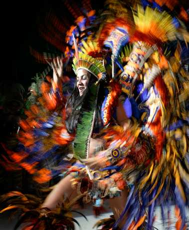 festival em Parintins de Boi-Bumb� com Garantido, Caprichoso